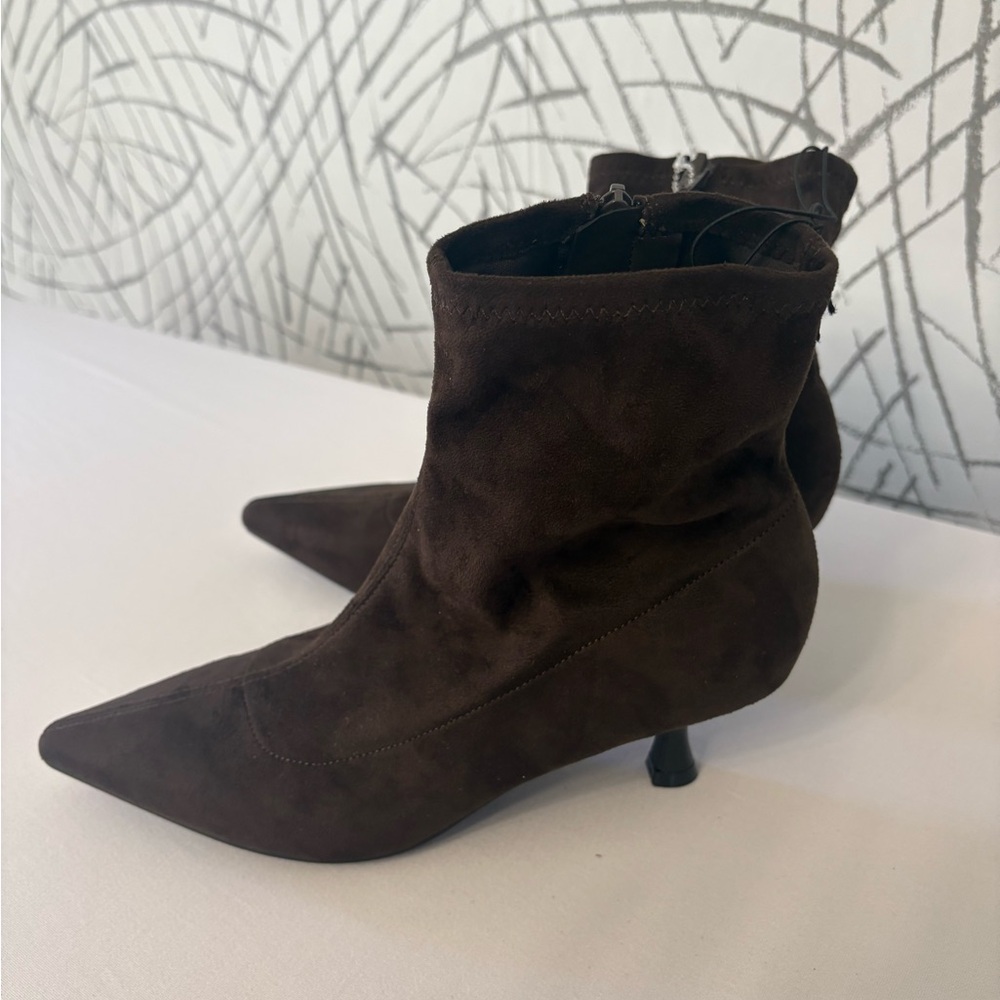 Unisa Brown Suede Ankle Bootie Kitten Heel Pointed Toe Zipper Accent Size 6.5 - Picture 7 of 7